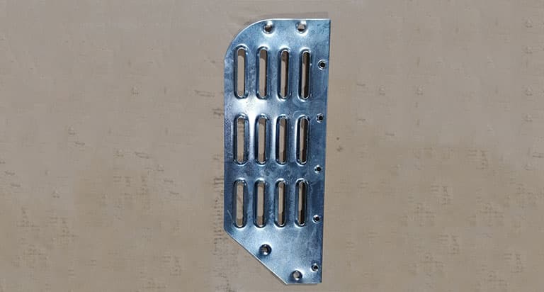 Left anti-skid plate