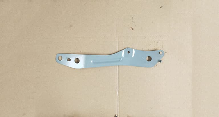 Front bumper upper cross member right connector