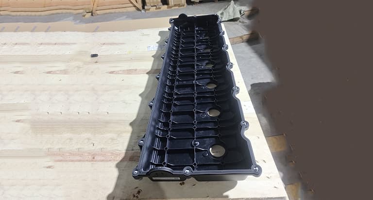 Cylinder head cover (MT13)