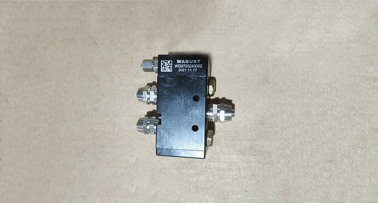 Two position five way solenoid valve