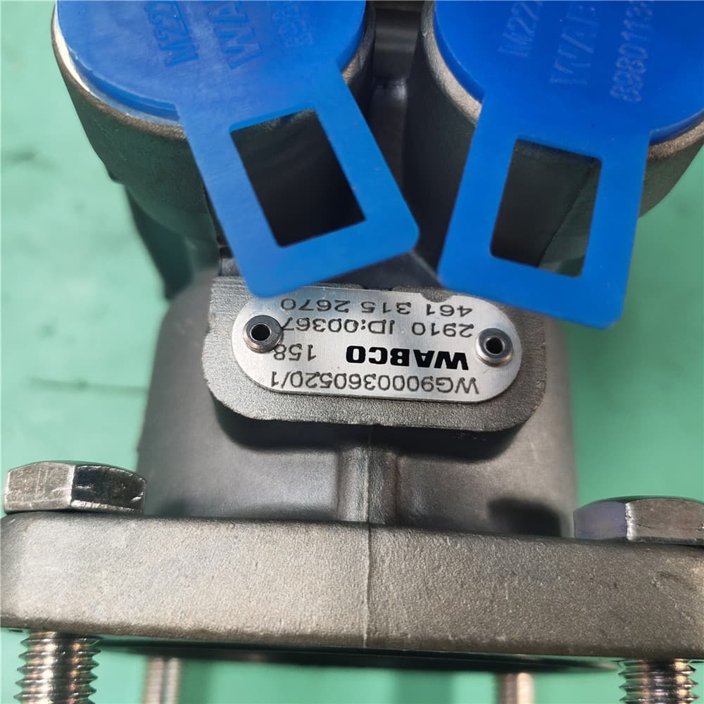 SINOTRUK Brake master valve WG9000360520/1