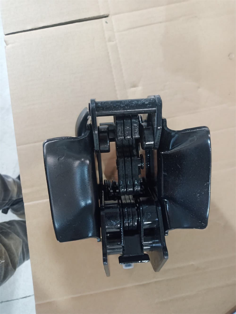 Hydraulic lock assembly