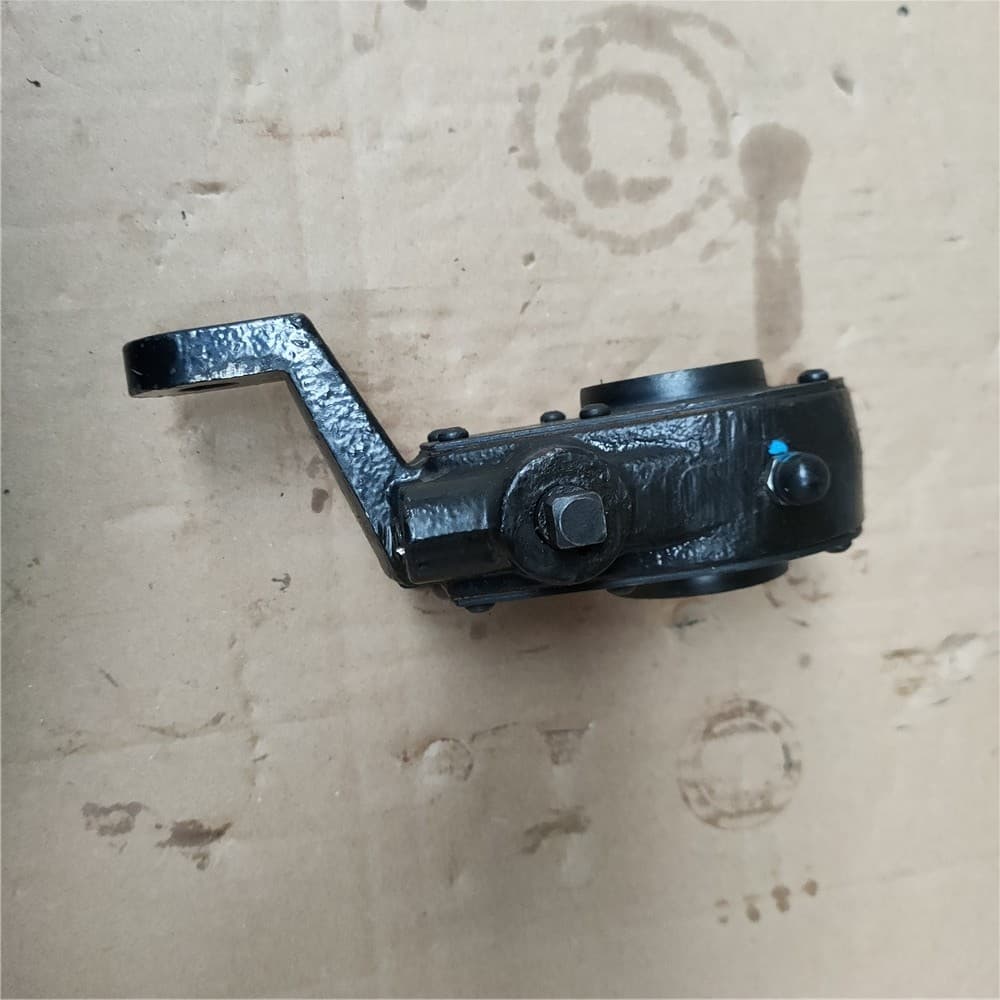 Front brake adjusting arm (right)