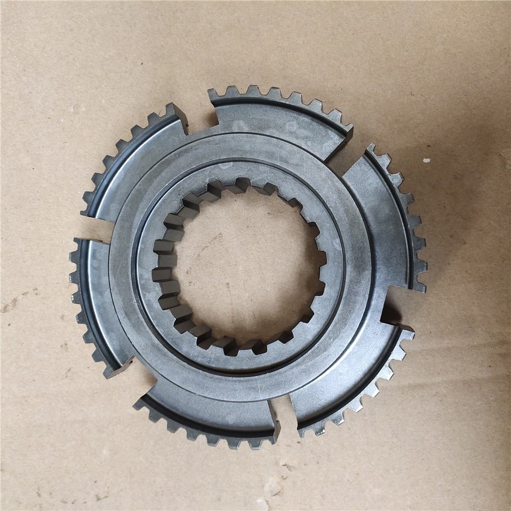 Synchronizer gear seat for inserting and dividing gears