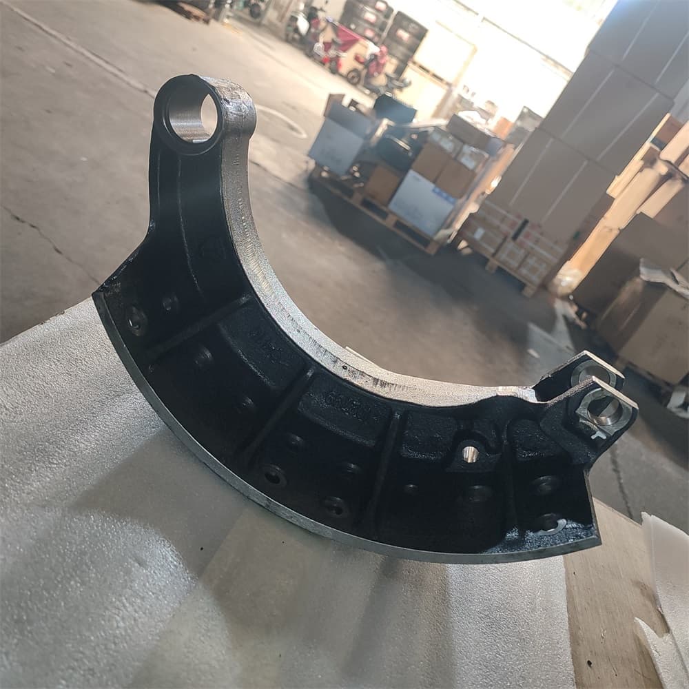 SINOTRUK brake shoe (left) AZ9761451225