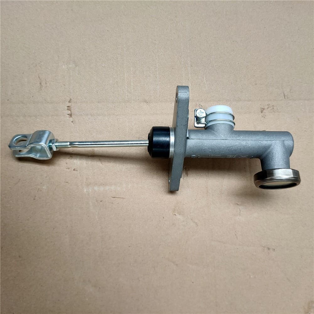 clutch master cylinder