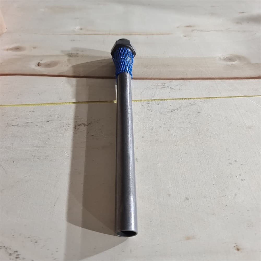 Oil return pipe