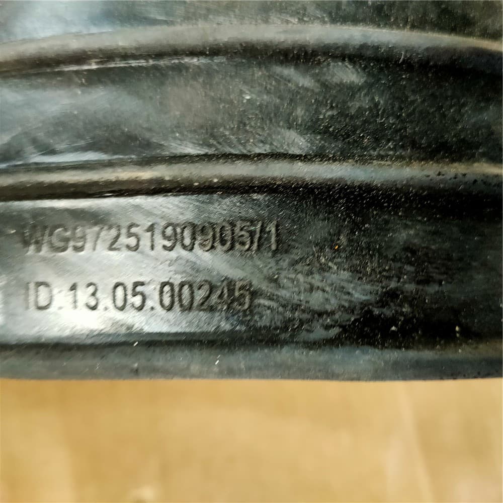SINOTRUK rubber hose WG9725190905