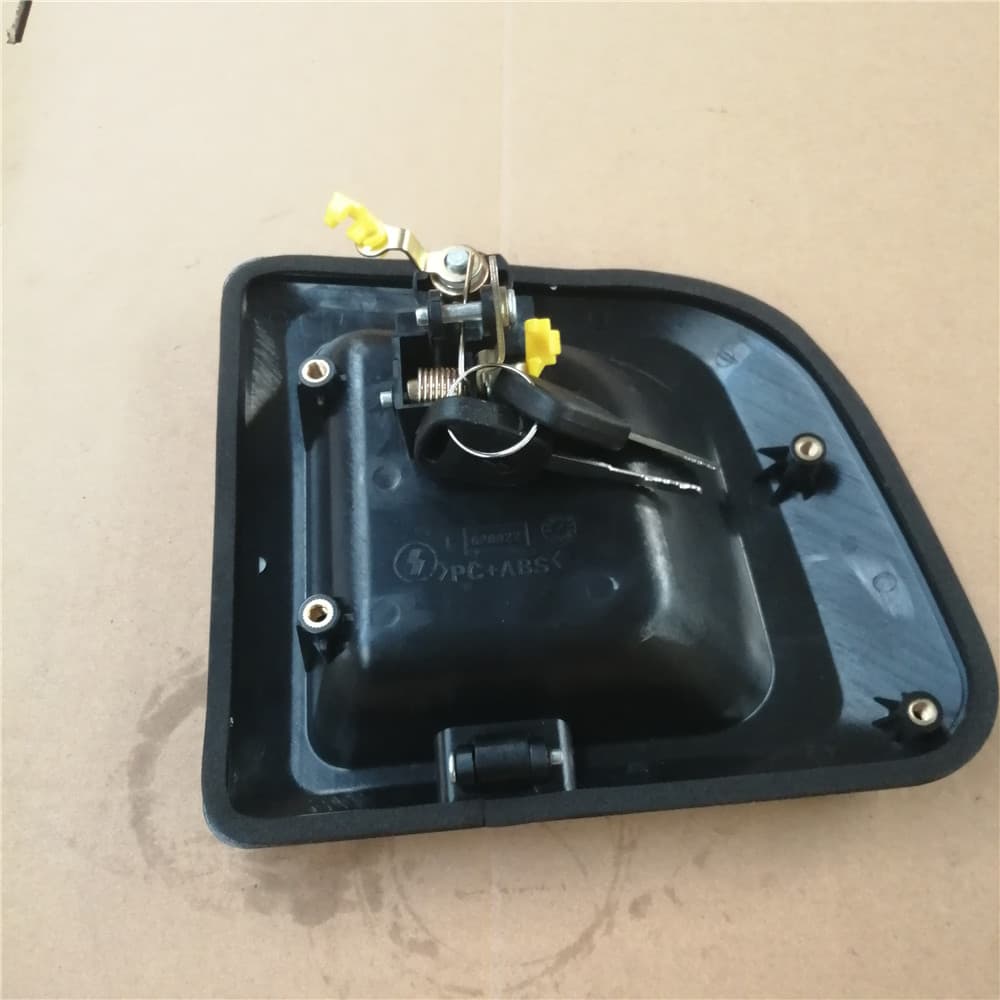 door handle with lock element