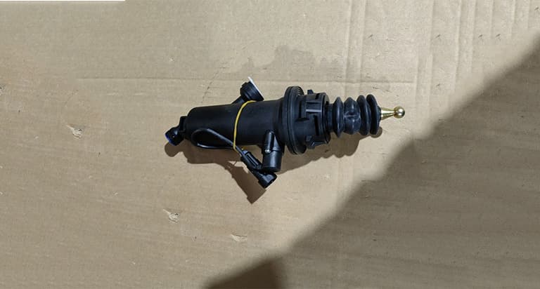 clutch master cylinder