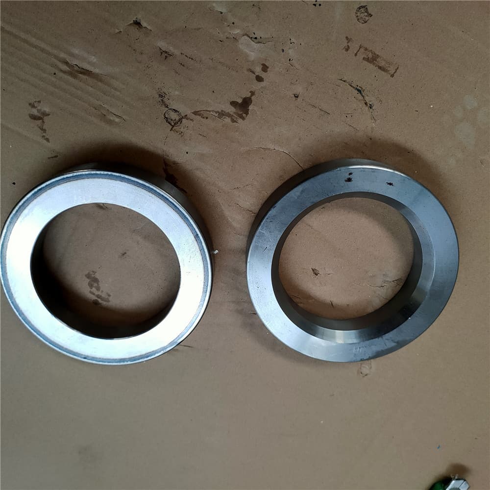Bearing oil seal cover