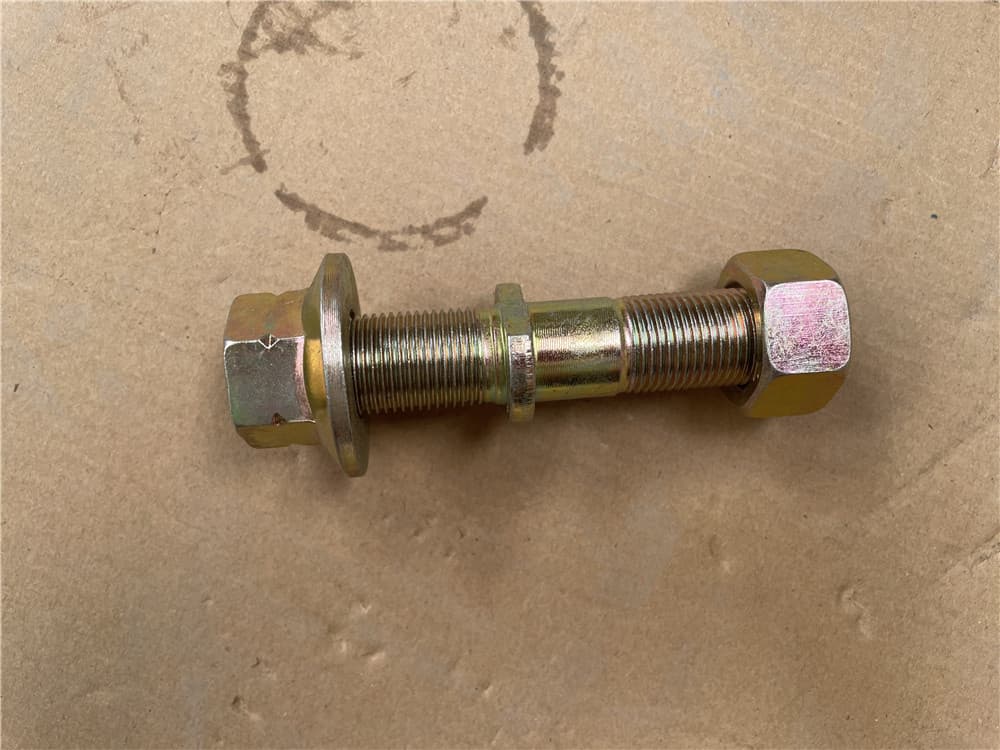 wheel hub bolt/nut