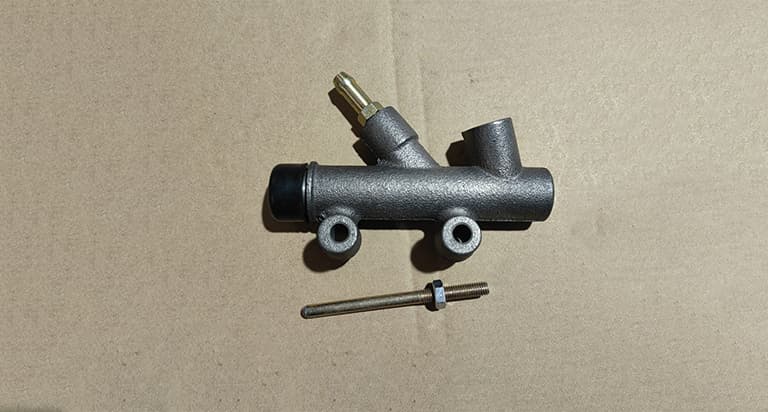 CLUTCH MASTER CYLINDER UPPER