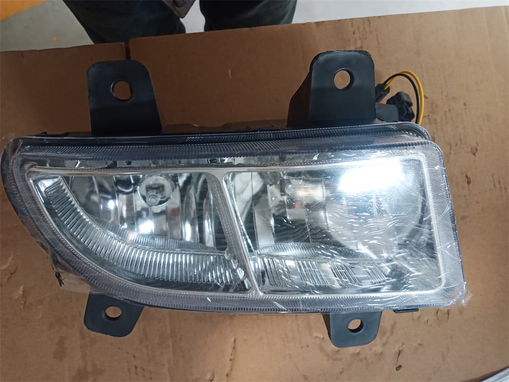 Right combination front fog lights