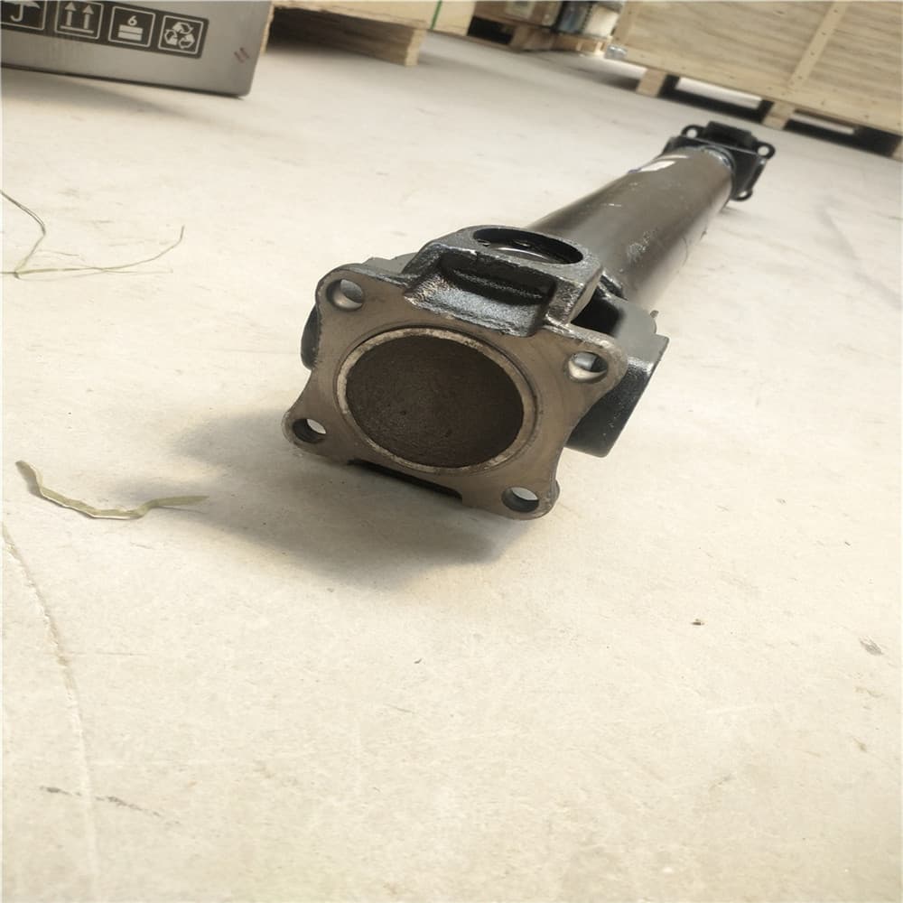 Rear propeller shaft