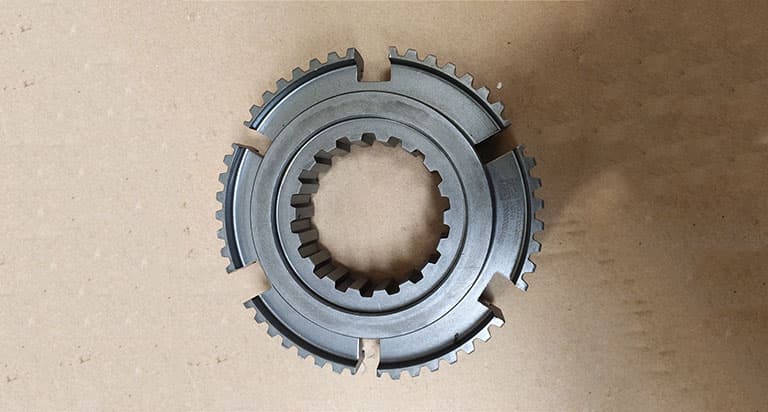 Synchronizer gear seat for inserting and dividing gears