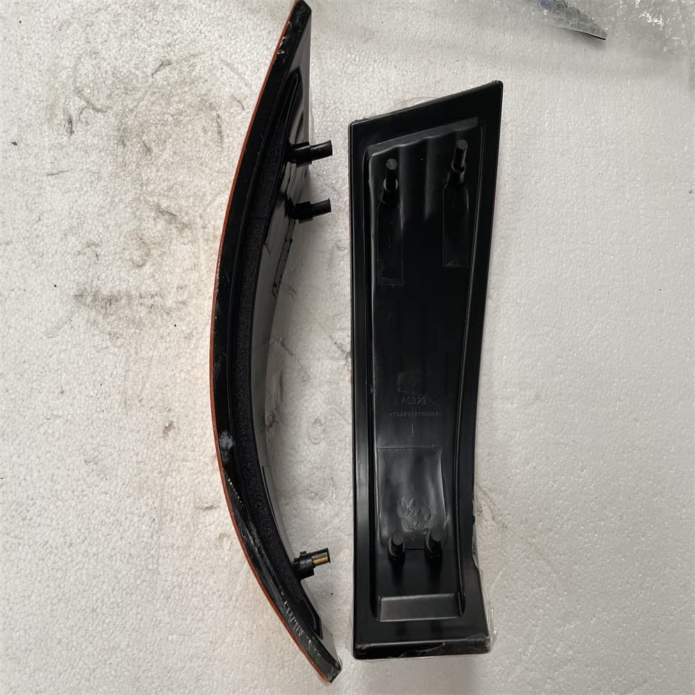 Right decorative lamp assembly