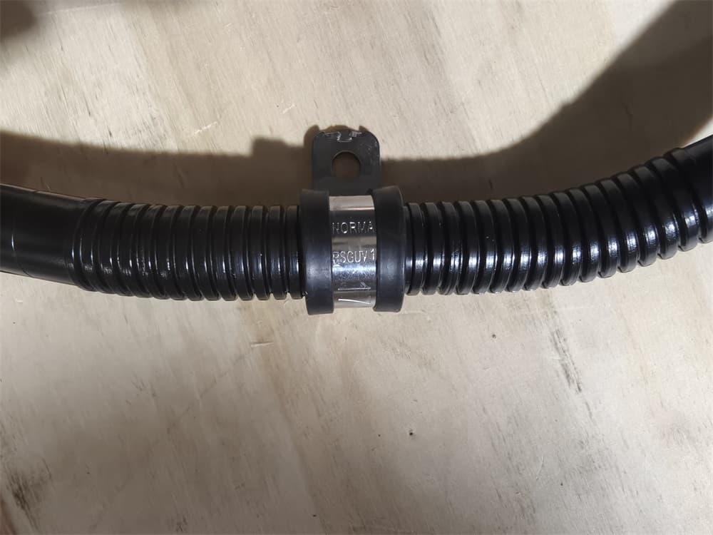 Oil return pipe