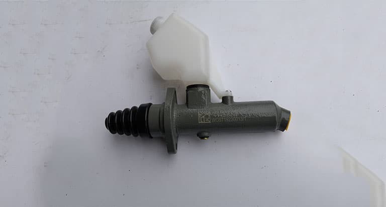 SINOTRUK clutch master cylinder with pot WG9719230013