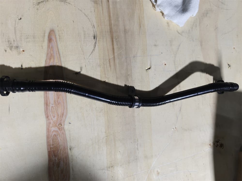 Oil return pipe