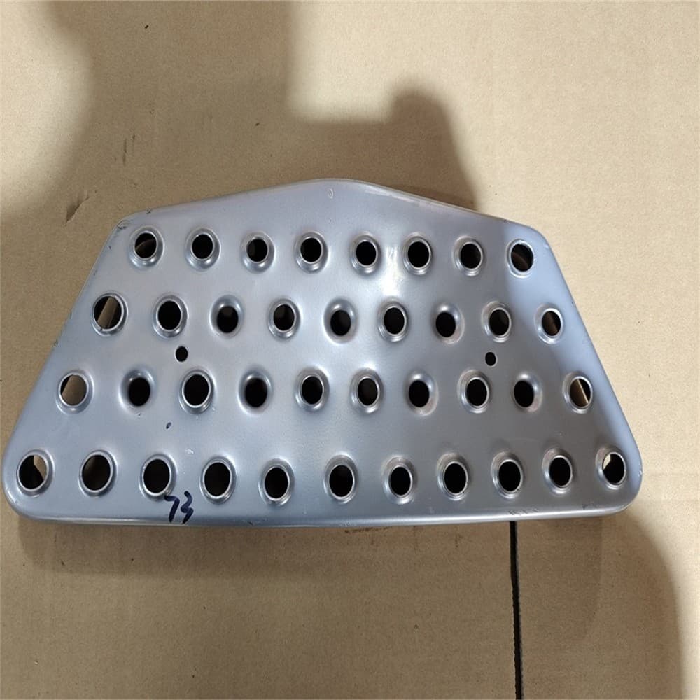 fender anti-skid plate (right)