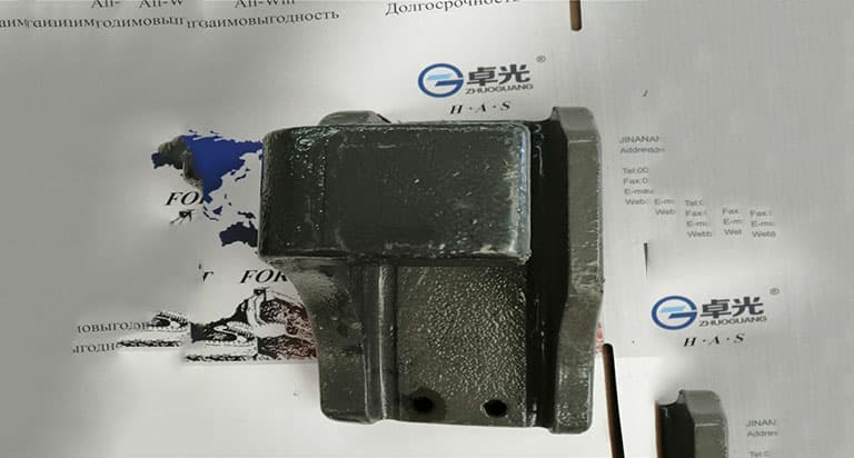 SINOTRUK BASE SUPERIOR O GUIA DE MUELLE POST IZQUIERDO P/HOWO (слева) WG9725520277