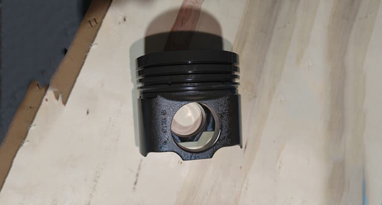 MT13 steel piston
