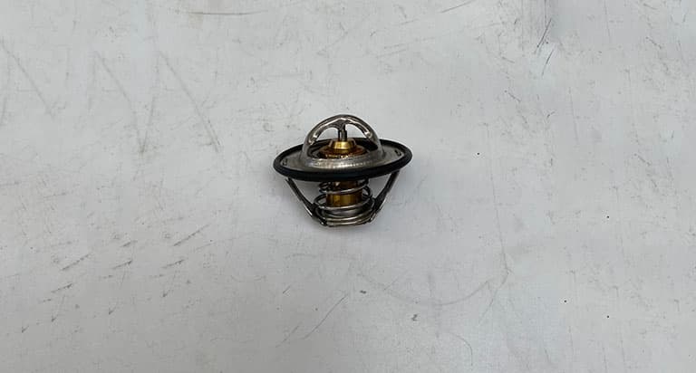 FOTON Thermostat CUMMINS ISF3.8 ISB ISBe 300 82°С 4929642 3973834