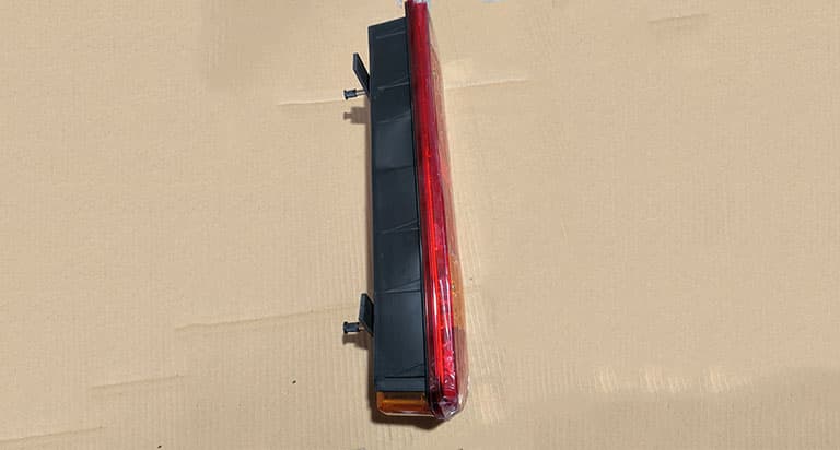 Tail lamp R