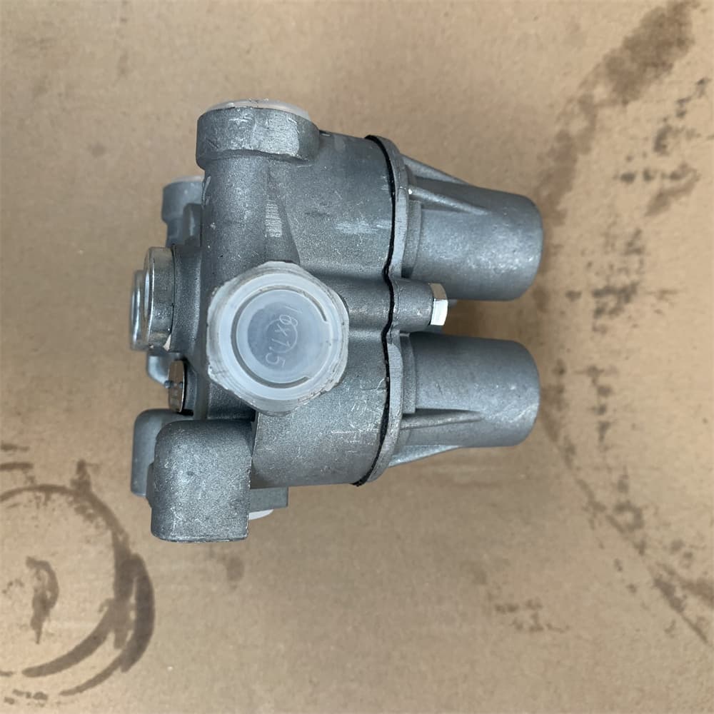Four-circuit protection valve