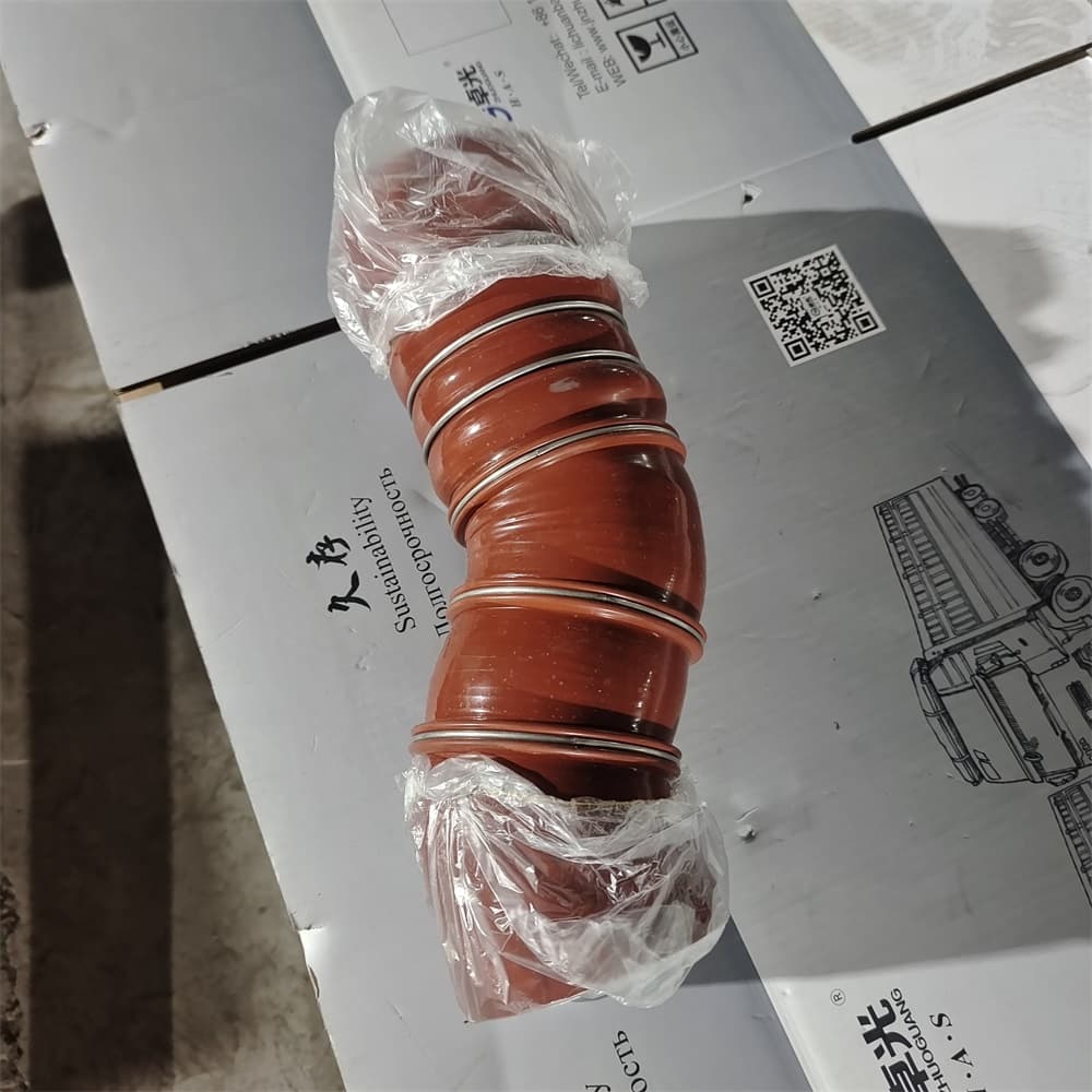 SINOTRUK Шланг интеркулера 712W96301-0023