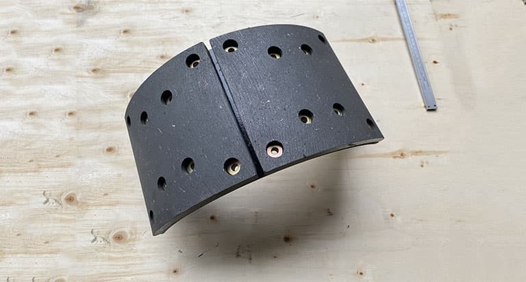 T5G front right brake shoe assy