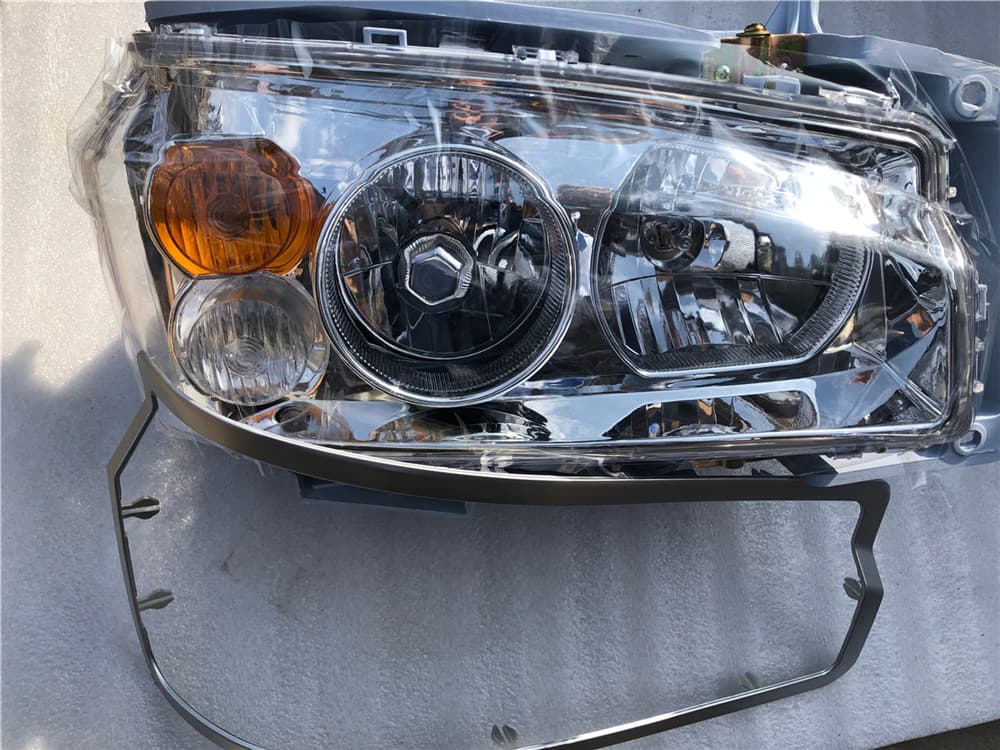 Headlight R