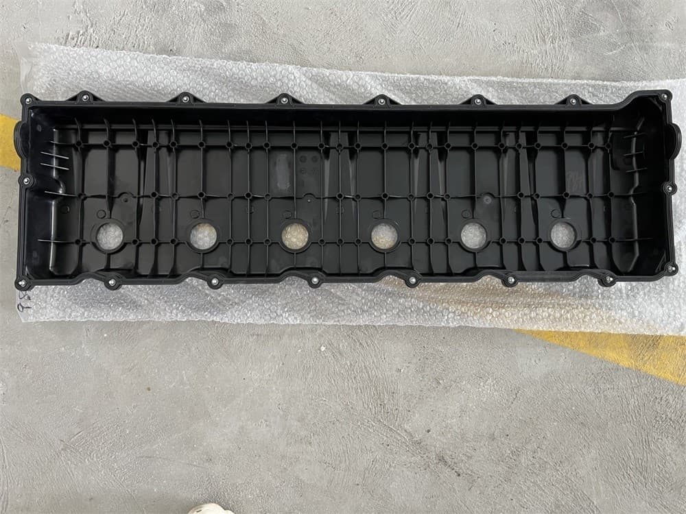 SINOTRUK Valve cover assy. 202V03401-6024