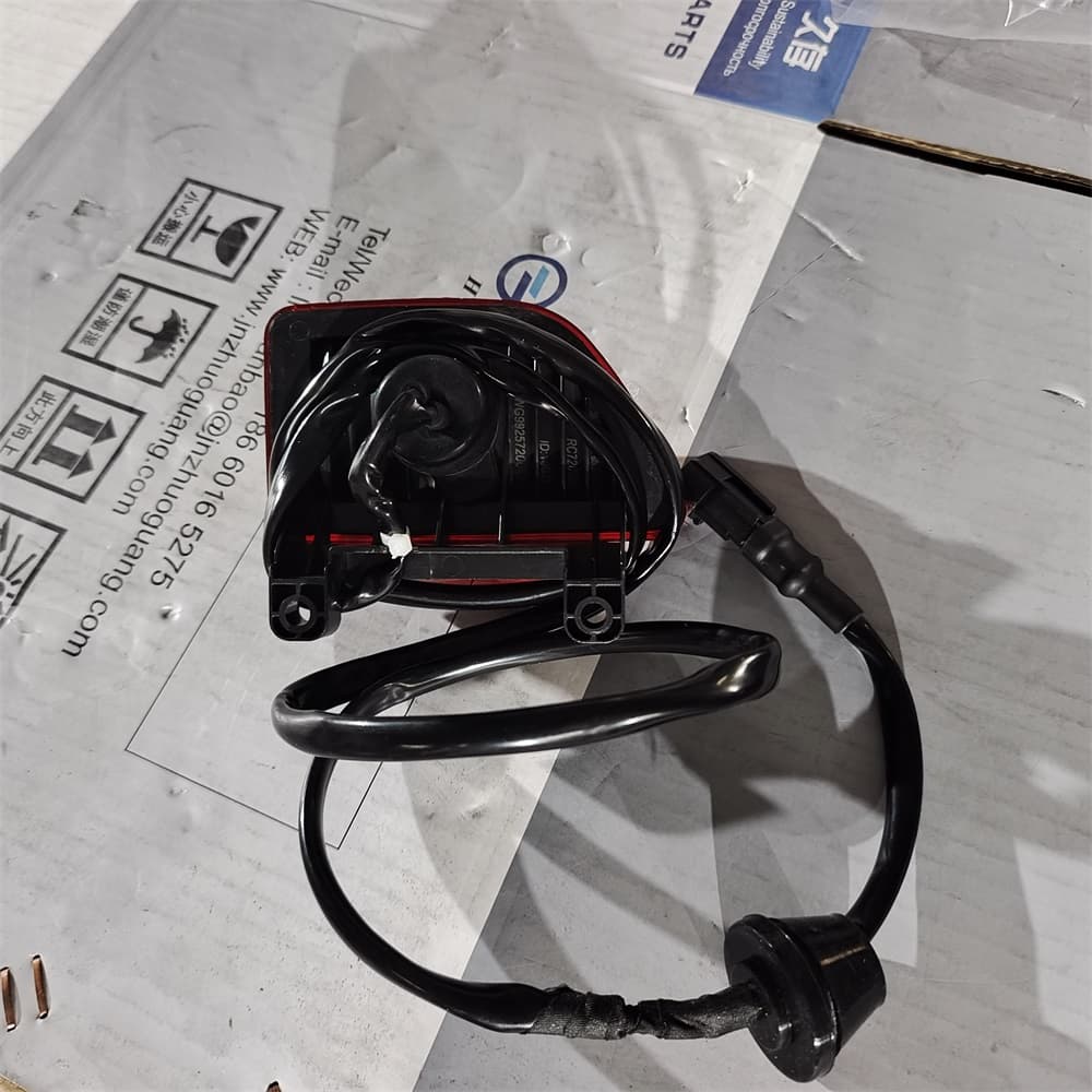 Left rear marker light