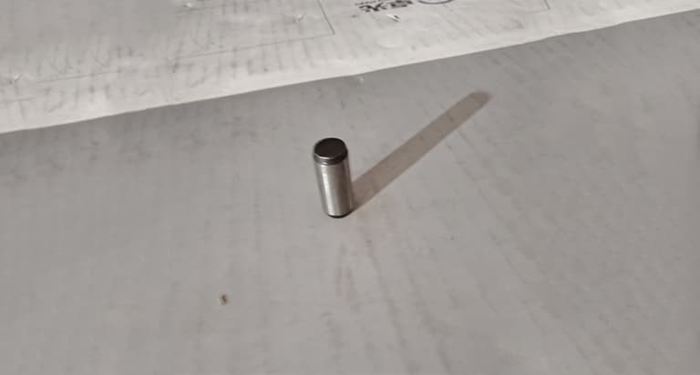 Cylindrical pin