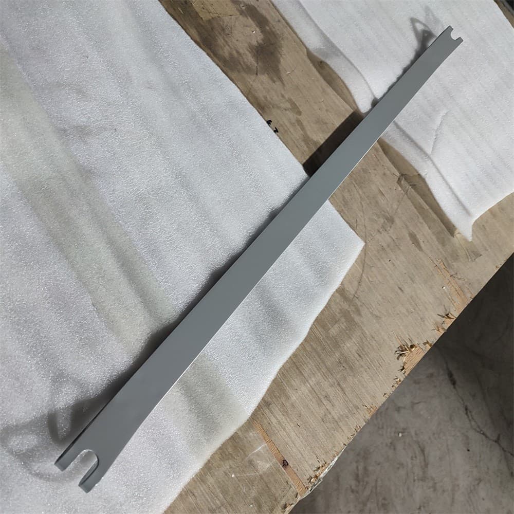 Air reservoir strap assembly