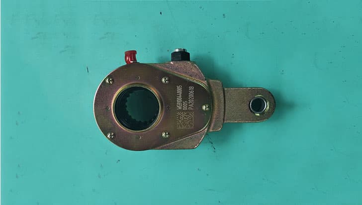 Clearance adjusting arm assembly