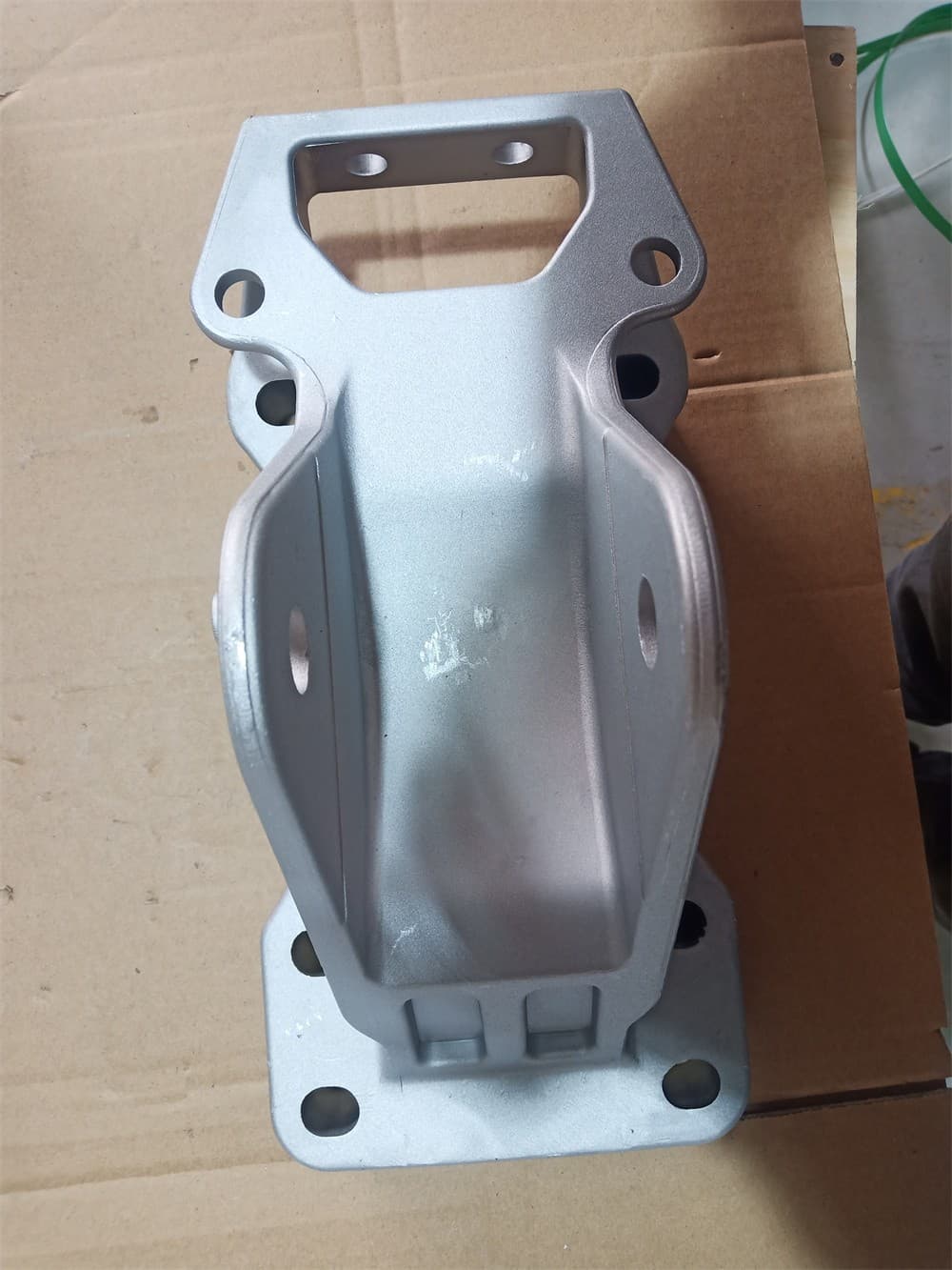 Cab front suspension transition bracket