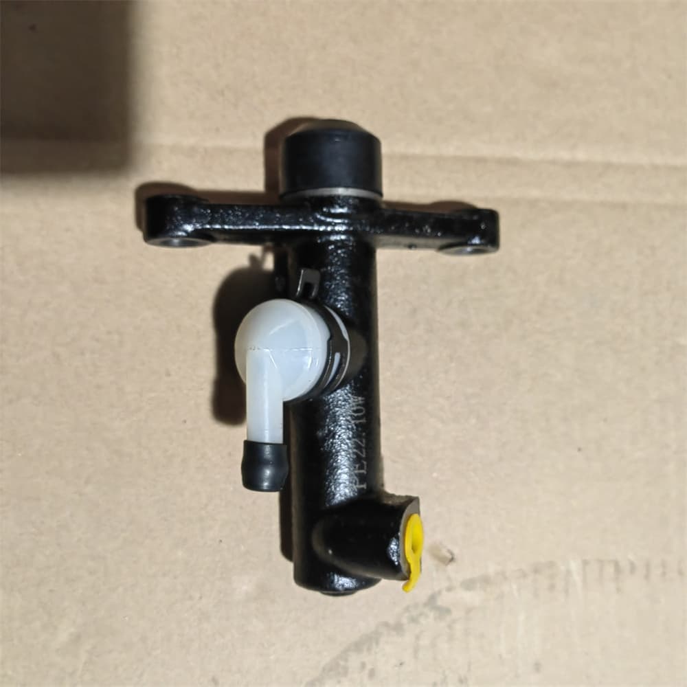CLUTCH MASTER CYLINDER