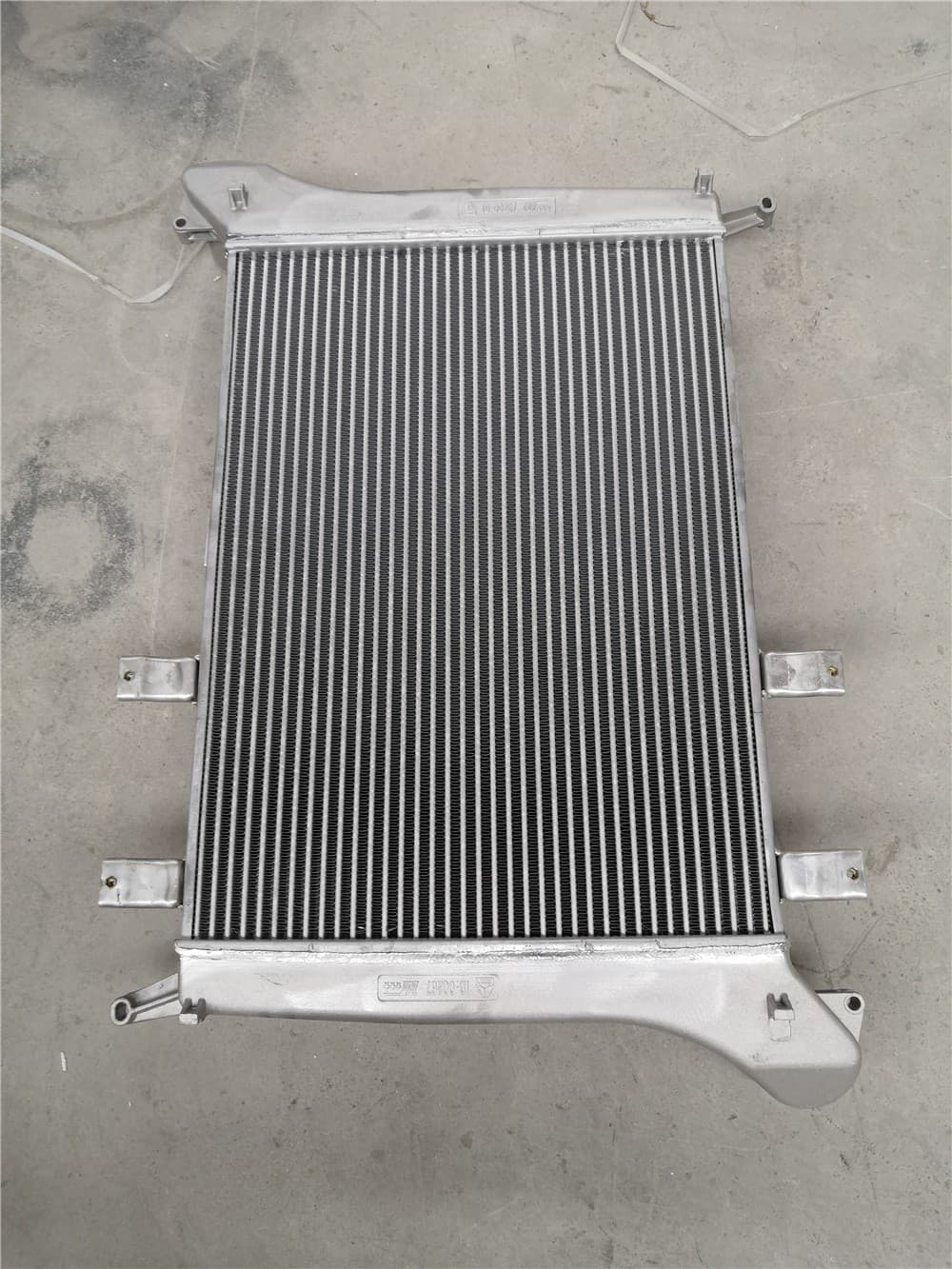 SINOTRUK radiator WG9719530281/1