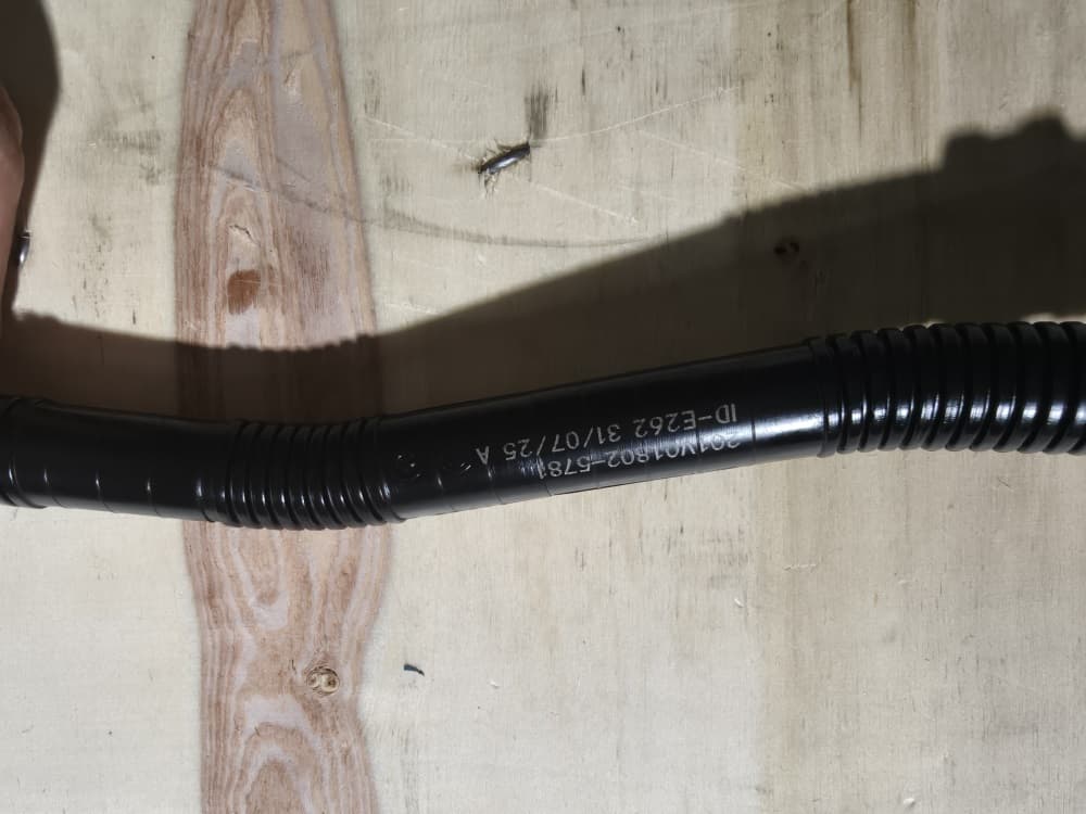 Oil return pipe