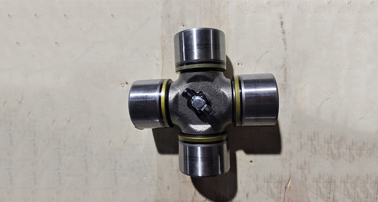 Universal joint assembly