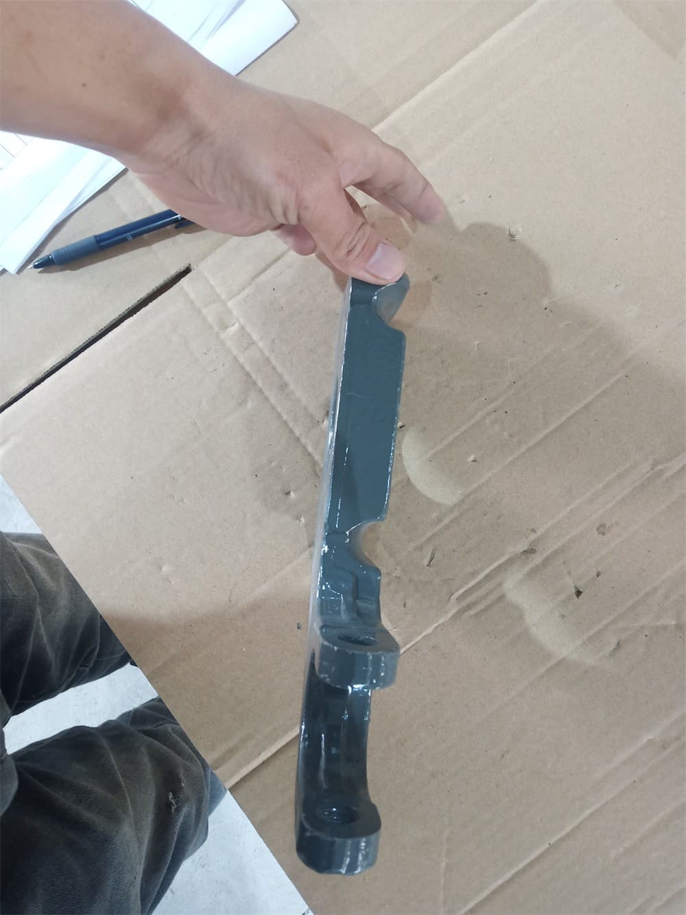 Front spring press plate right