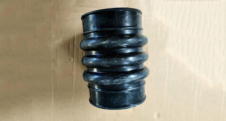 SINOTRUK Rubber hose 104 WG9725190906