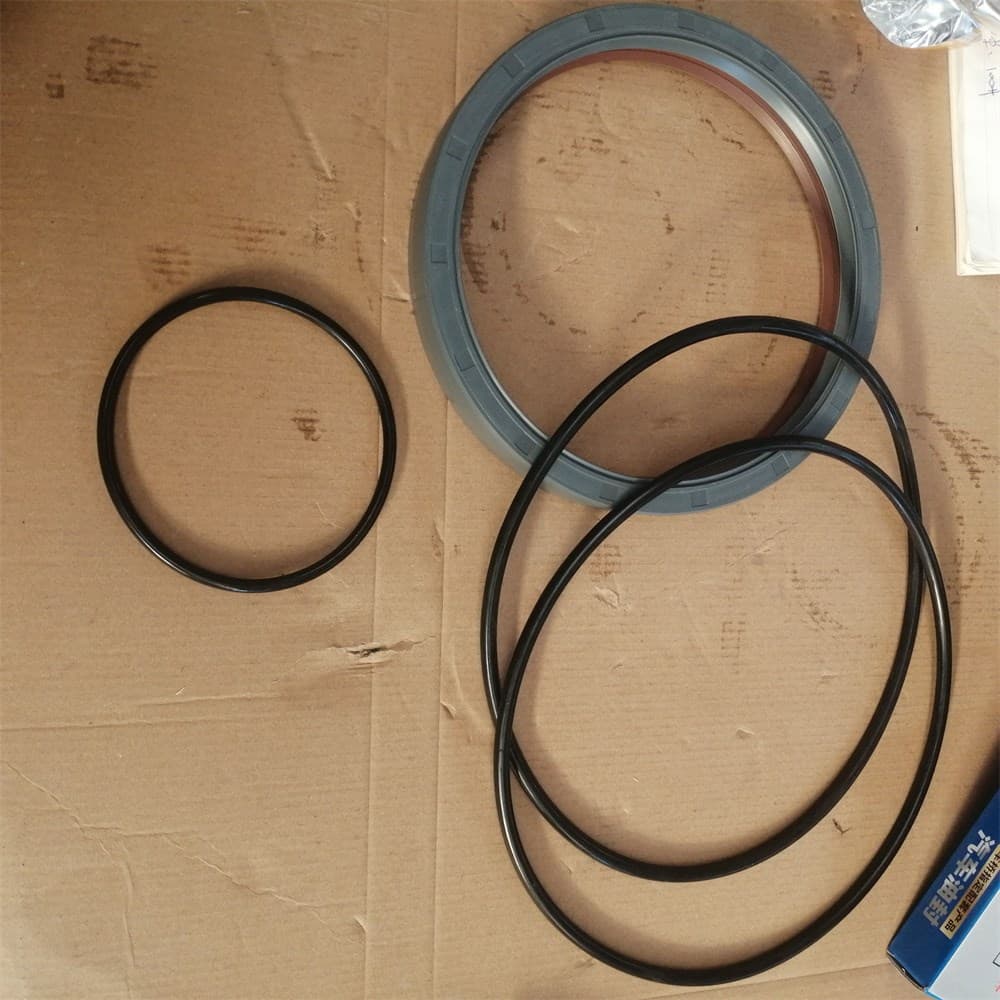 Combined oil seal nave