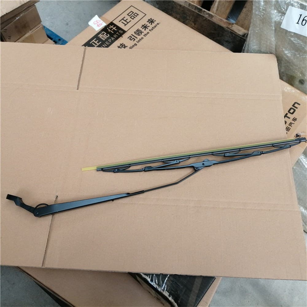 Wiper blade assembly for left wiper arm