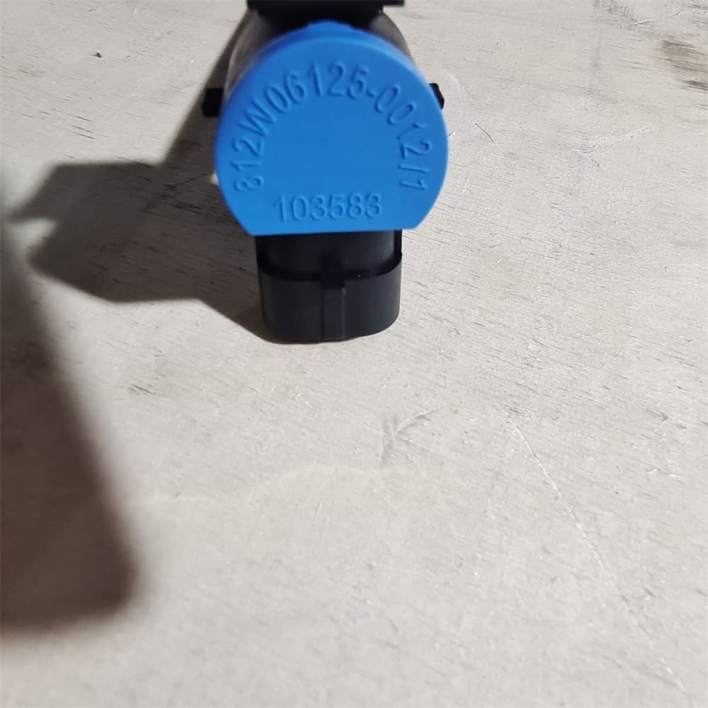 Level sensor assembly