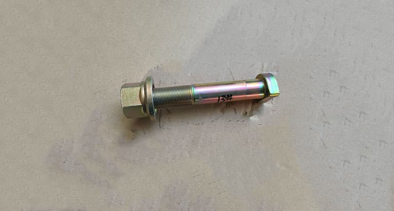 Задний болт 22*125
