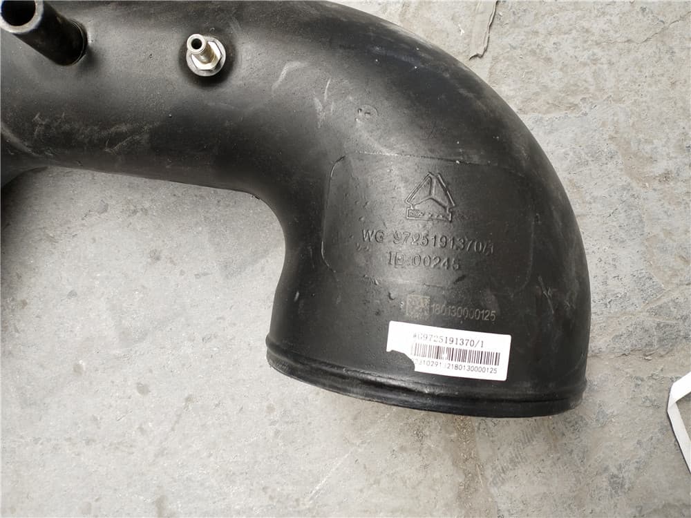 SINOTRUK Патрубок воздушного фильтра пластиковый WG9725191370